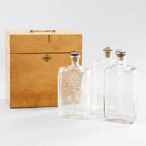 Schatull med flaskor