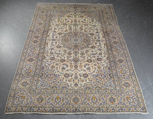 Persisk Keshan Tæppe. 352 x 246 cm.