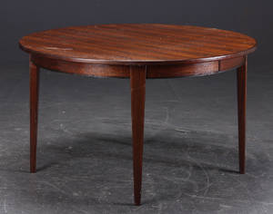 Omann Junior. Cirkulært spisebord m. udtræk, model 55 4