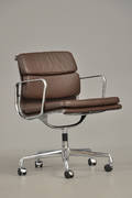 Charles Eames. Soft Pad Visitor armstol, Model EA-217.