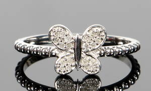 Sommerfugl. Ring m diamanter, 9 kt hvidguld, 0.10 ct