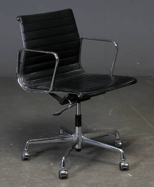 Charles Eames. Kontorstol EA 117