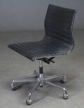 Charles Eames. Kontorstol EA 117