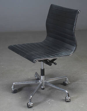 Charles Eames. Kontorstol EA 117
