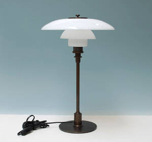 Poul Henningsen 1894-1967. TrePH bordlampe, Jubilæumsmodel
