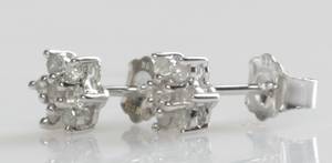 Par diamantørestikker, ca. 0.30 ct. 2