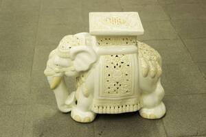 Piedestal, Elefant