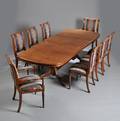 Two Pillar table samt 8 stole, England 1900 tallet. 9