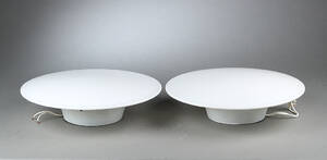 Arne Jacobsen. Et par AJ Eklipta loftvæglamper i hvidt opalglas 2