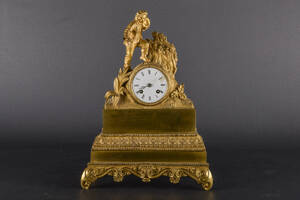 Fransk kaminur af forgyldt bronze, 1800-tallet