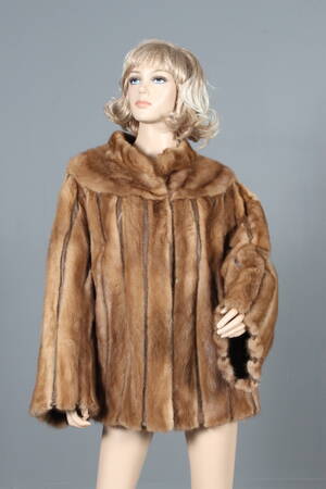 Lysebrun mink syet i baner, str. 40-44 Denne vare er sat til omsalg under nyt varenummer 4130501