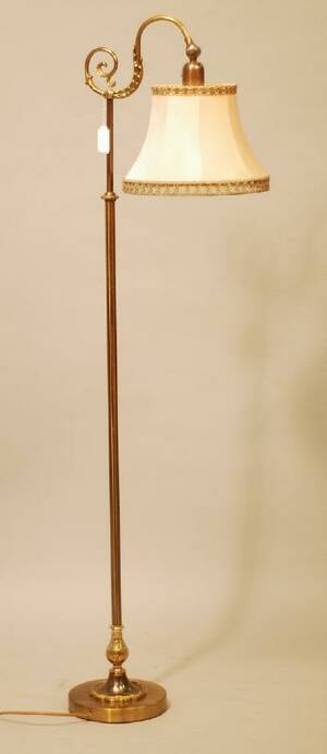 GOLVARMATUR 1900-TALETS FÖRSTA HÄLFT, HÖ 140 CM