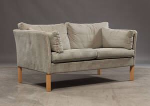 Søren Lund, to-pers. sofa betrukket med møbelstof