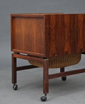 Dansk møbelarkitekt. Sybord af palisander