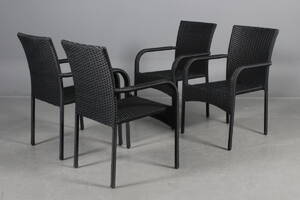 Fire stabelbare armstole. Polyrattan.