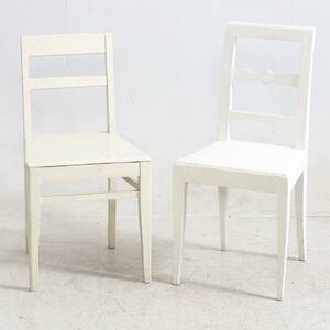 STOLAR. Ett par 1800-tal, vitmålade.