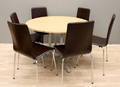Bord samt sex stolar 7