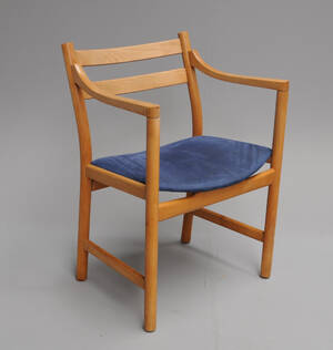 Hans J. Wegner. Armstol af bøg, model CH50