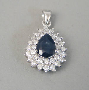 Safir- og diamant vedhæng