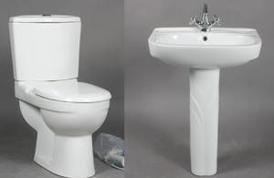 Coco. Håndvask med søjle samt sparetoilet.