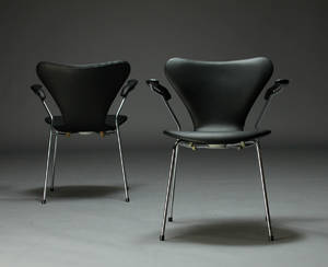 Arne Jacobsen. Par 7er armstole 2
