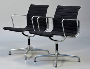 Charles Eames. Par armstole, model EA-108 2 Denne vare er sat til omsalg under nyt varenummer 4158660