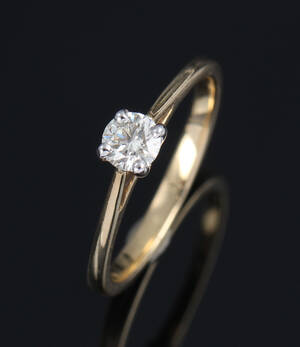 Klassisk vintage solitairering af 18 kt. guld og hvidguld på 0.33 ct