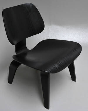 Charles Eames. LCW, lounge hvilestol i sortlaseret ask 
