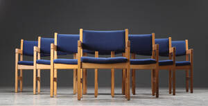 Hans J. Wegner. Sæt på otte armstole, eg 8 