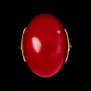 Ring med korall 18 k guld