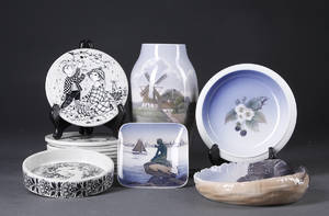Kgl.P. mm. Samling porcelæn, vase, askebægre, platter mv. 16