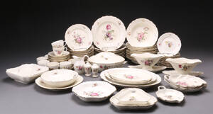 Royal Copenhagen. Frijsenborg middags- og kaffeservice af porcelæn 82