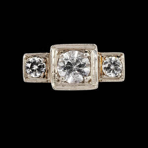 Ring 18 k guld vita stenar