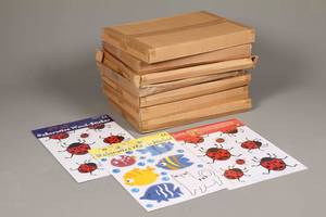 Nye væg stickers Ca. 310 sæt a 2 ark. Nye væg stickers 7 kasser.