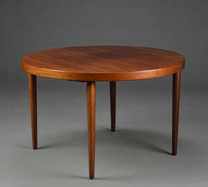 Rundt spisebord af mahogni med to tillægsplader