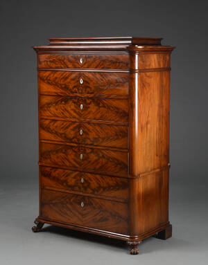 Chiffoniere af nøddetræ