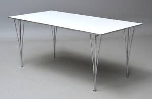 Piet HeinBruno MathssonArne Jacobsen. Rektangulært bord. 80 x 160 cm  Denne vare er sat til omsalg under nyt varenummer 4960587