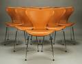 Arne Jacobsen. Seks Syveren stole med cognac classic læder, model 3107, nybetrukkede 6
