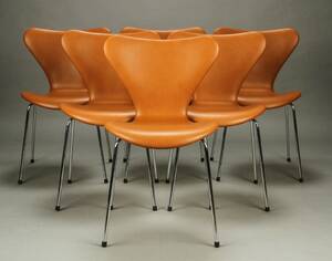 Arne Jacobsen. Seks Syveren stole med cognac classic læder, model 3107, nybetrukkede 6