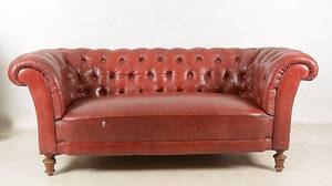SOFFA, skinn, Chesterfield modell, 1900-tal.