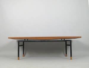 Großer Coffee Table der 1960er Jahre Diese Ware steht erneut zur Auktion unter der Warennummer rnrn4797270