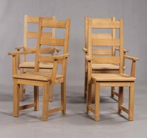 Armstole af massiv egetræ. Denne vare er sat til omsalg under nyt varenummer 4937242