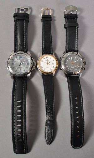 To Timex  Junghans quartz herreure i ståldouble. 3