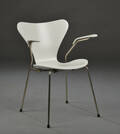 Arne Jacobsen. Armstol syveren model 3207 