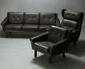 Dansk møbelproducent. Tre-pers. sofa samt to hvilestole 3