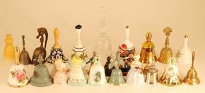 BJÄLLROR I OLIKA MATERIAL CA 27 ST 