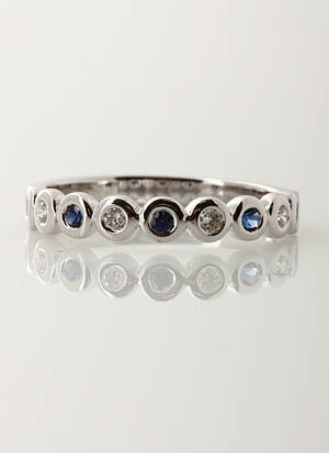 Safir- og brillantring af 18 kt. hvidguld