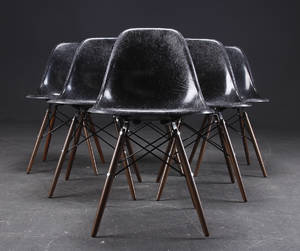 Charles Eames Sæt på seks stole, model DSW, sort glasfiber 6