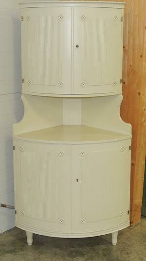 Gustavianskt Stil Hörnskåp 1900-tal