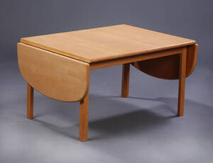 Hans J. Wegner. Sofabord med klapper, model GE-85, bøg